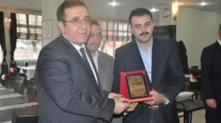 Soma Milli Eğitim'den Basına Teşekk&uuml;r Plaketleri