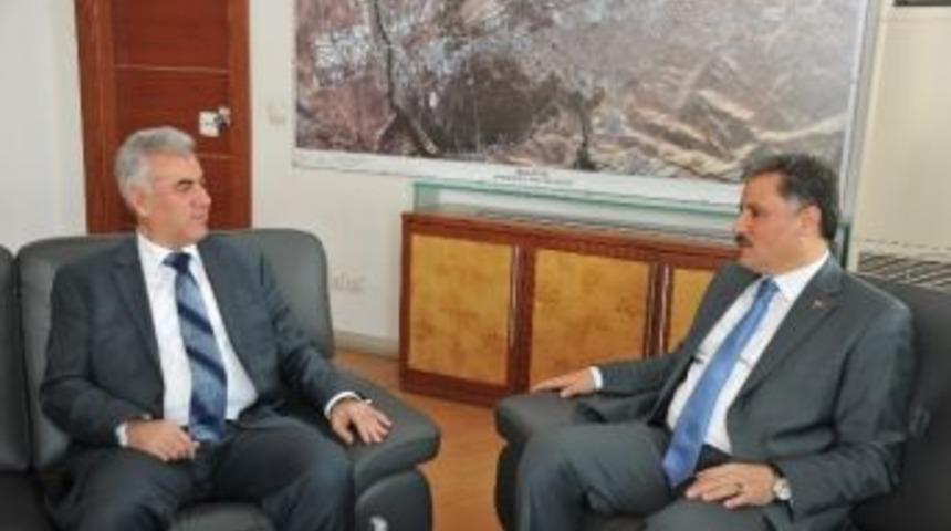 Uluayak, Başkan Ahmet &Ccedil;akır&rsquo;ı Ziyaret Etti