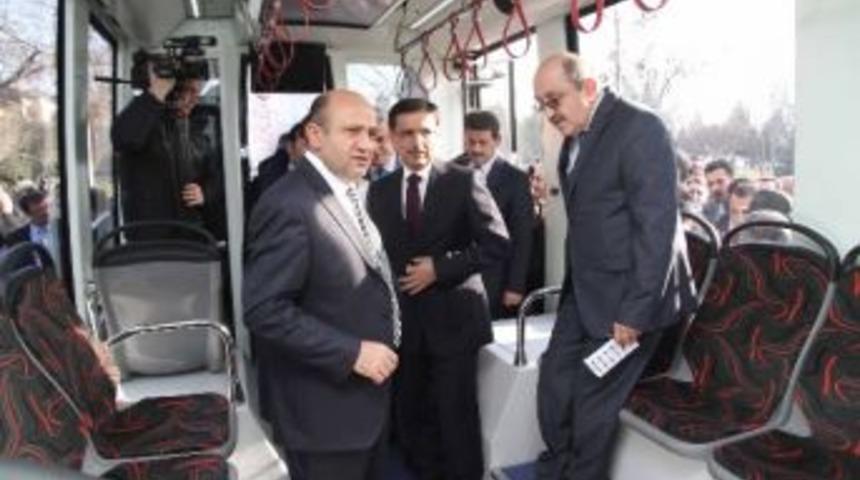 Tramvay İ&ccedil;in İlk Oyu Bakan Işık Verdi