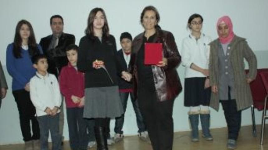 Gkv&rsquo;li B&uuml;şra Abdulkadiroğlu Kompozisyon Birincisi