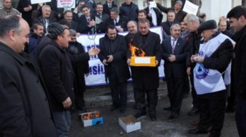 Kamu-sen &Uuml;yeleri Bordro Yaktı