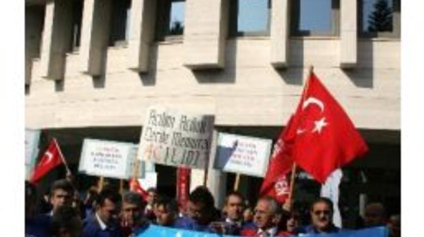 Memurlardan "sarı Liralı" Eylem