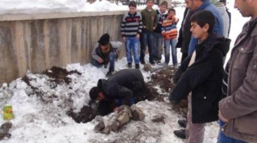 Karlıovanın K&ouml;ylerinde İ&ccedil;me Suları Buz Tuttu