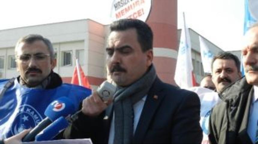 Memurlar Maaş Bordrolarını Yaktılar