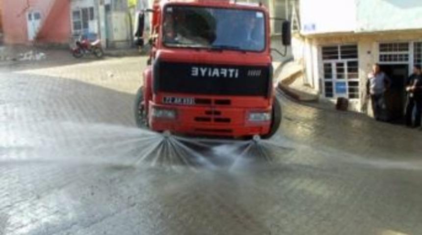 Gerc&uuml;ş Belediyesi Cadde Ve Sokakları Yıkadı