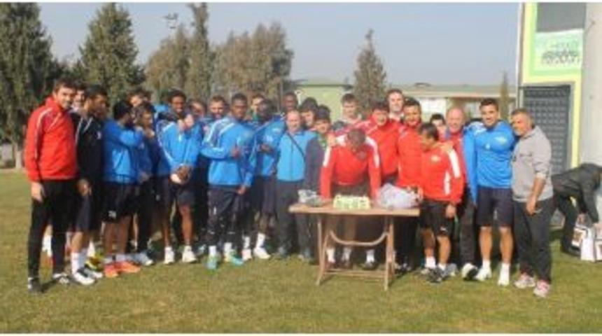 Akhisar Belediyespor&rsquo;da Hamzaoğlu&rsquo;na S&uuml;rpriz