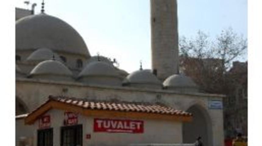 Caminin Tuvaletine Kilit Vuruldu
