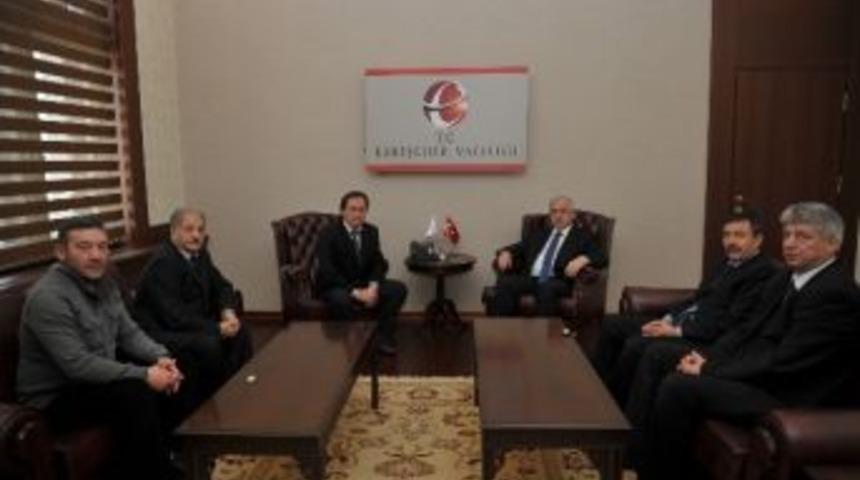 Eskişehir Amat&ouml;r Spor Kul&uuml;pleri Federasyonu &Uuml;yeleri, Vali Tuna&rsquo;yı Ziyaret Etti