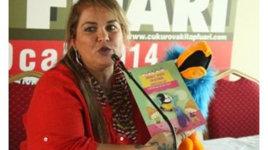 Yazar Mavisel Yener'den &Ouml;ğrencilere &Ouml;ğ&uuml;t