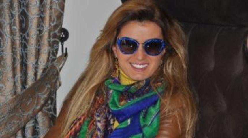 Tuğba &Ouml;zay İlahi S&ouml;yleyecek