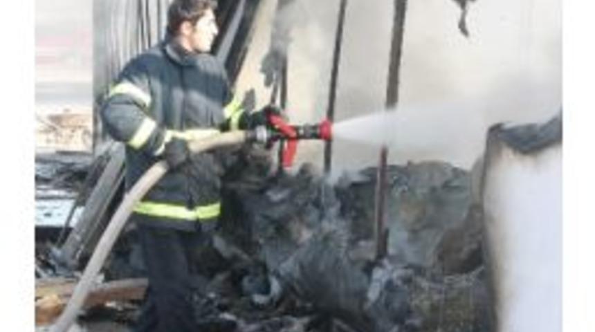 Aksaray&rsquo;da Fabrika Deposunda Yangın