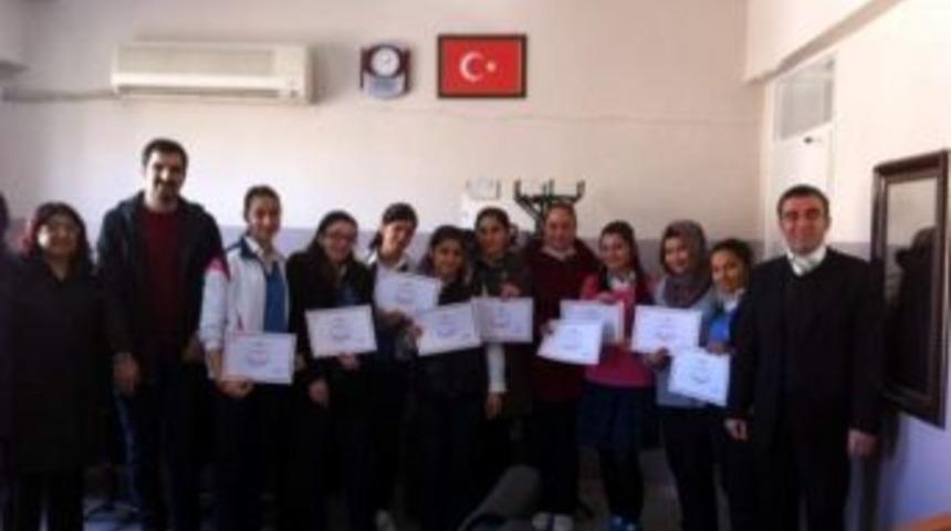 Aşı Günlerine Katılan Öğrencilere Katılım Belgesi Verildi