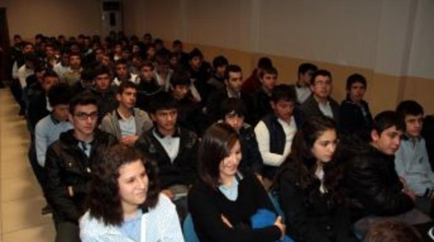 Emniyetten &Ouml;ğrencilere &ldquo;sanal D&uuml;nya&rdquo; Semineri