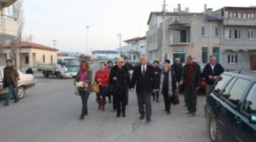 Başkan Akova İskelede Esnaflarla Bir Araya Geldi