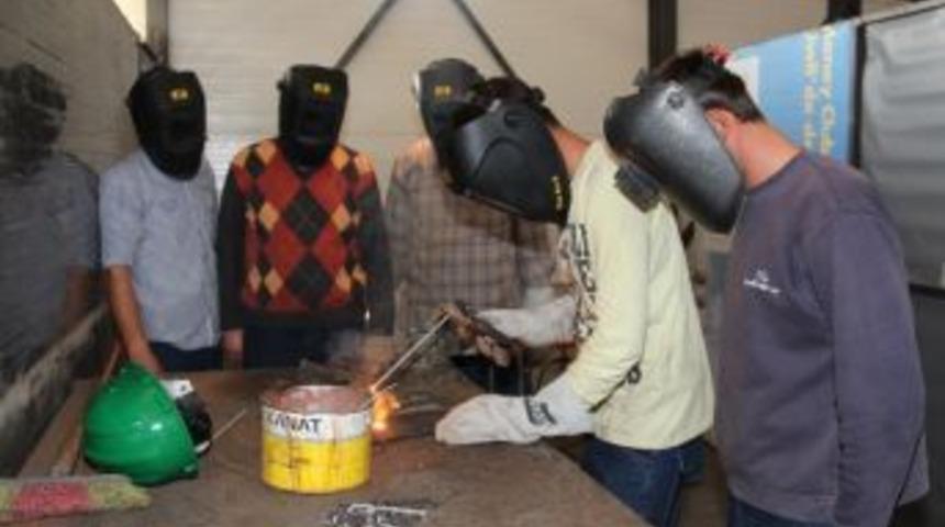 Bergama Belediyesi İş Sahibi Yapıyor