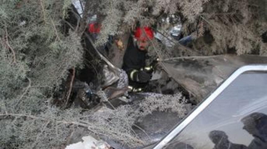 Parampar&ccedil;a Olan Otomobilden Sağ &Ccedil;ıktılar