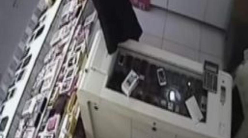 Telefon Hırsızı Kameralara Yakalandı