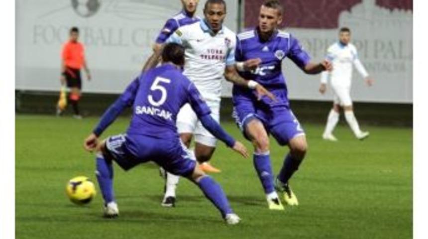 Trabzonspor Hazırlık Ma&ccedil;ında Kasımpaşa İle 2-2 Berabere Kaldı