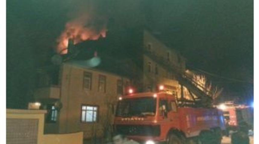 Devrekani&rsquo;de &Ccedil;atı Yangın Korkuttu