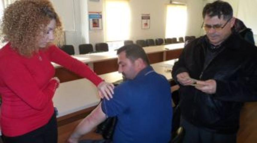 Umreye gideceklere aşı yapıldı