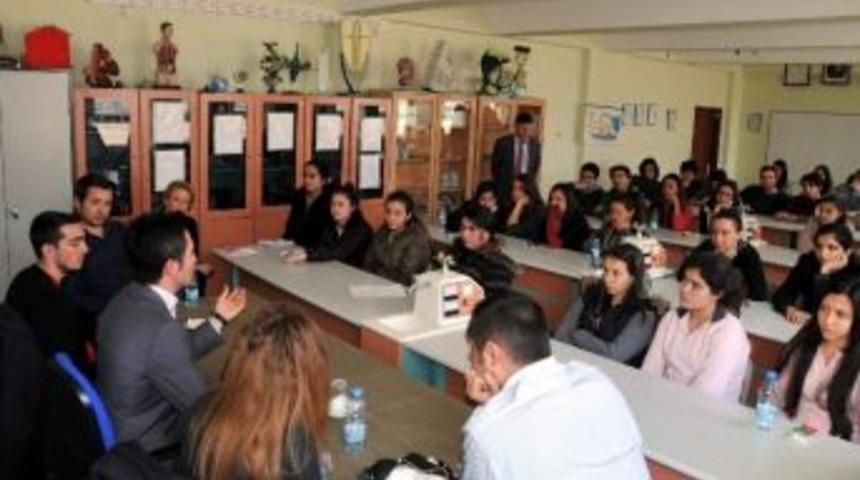 Ad&uuml;, Kuşadası&rsquo;ndaki Liselere Tanıtıldı