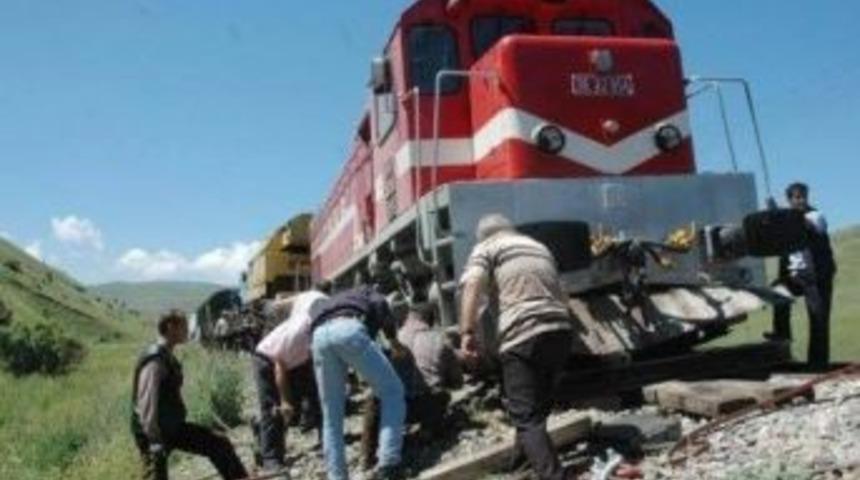 Aşkale&rsquo;de Trenin &Ccedil;arptığı Kadın &Ouml;ld&uuml;