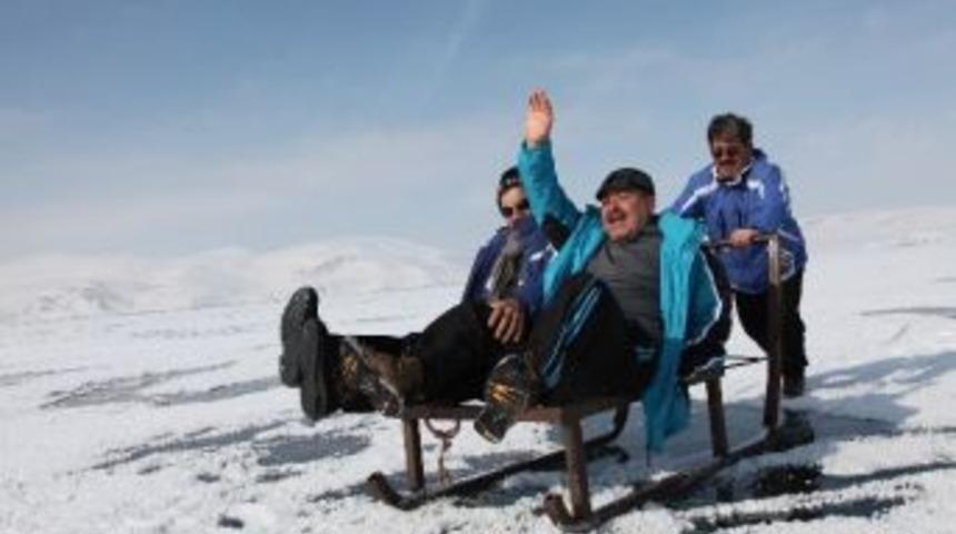 (&ouml;zel Haber) Donan Nazik G&ouml;l&uuml;&rsquo;nde Tehlikeli Y&uuml;r&uuml;y&uuml;ş