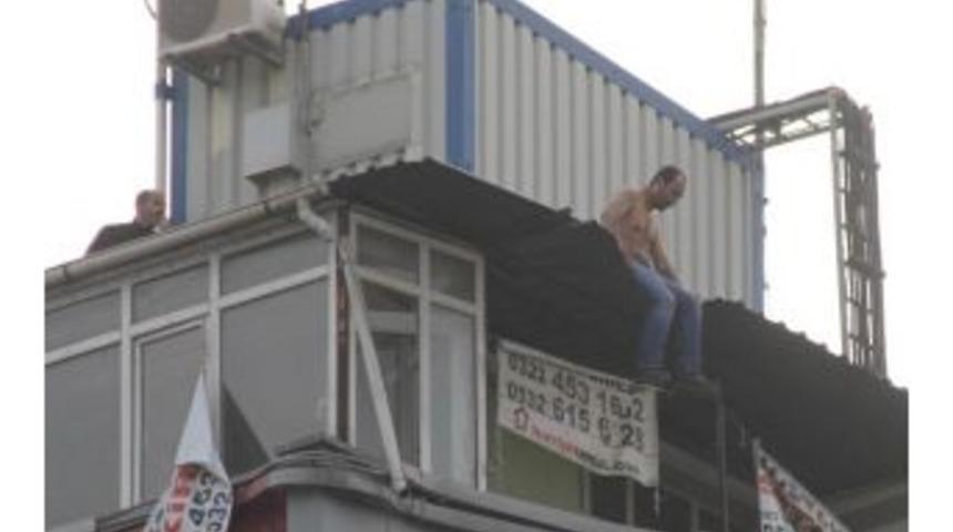 Polis, Can Kurtarmak İ&ccedil;in Diz &Ccedil;&ouml;k&uuml;p Yalvardı