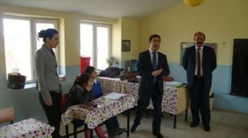 &Ouml;ğrenci Davet Etti, Kaymakam Okul Ziyaret Etti