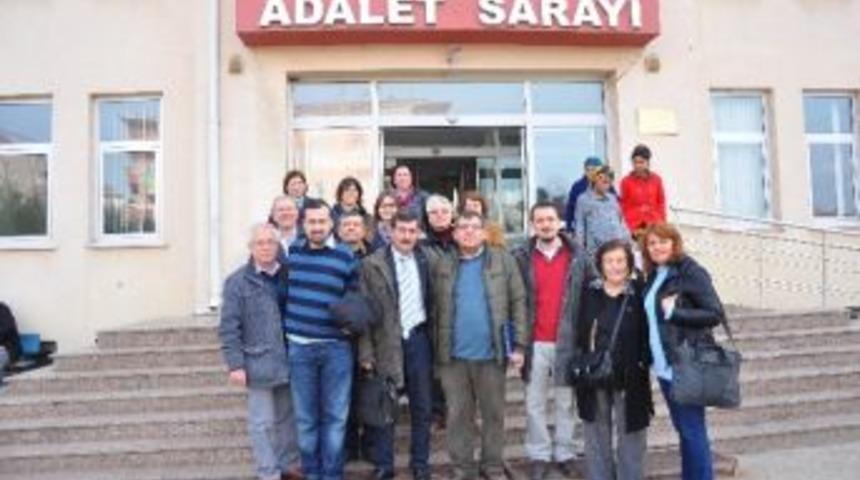 'gezi' Olaylarında Başbakan Erdoğan'a Hakaret Afişini Asan Tgb'lilere Beraat