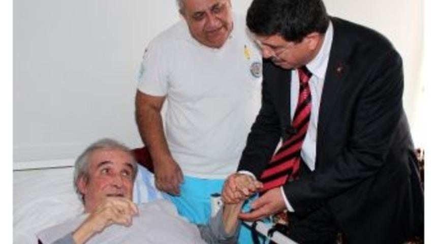 Evde Yatan Hastaya Diş Tedavisi