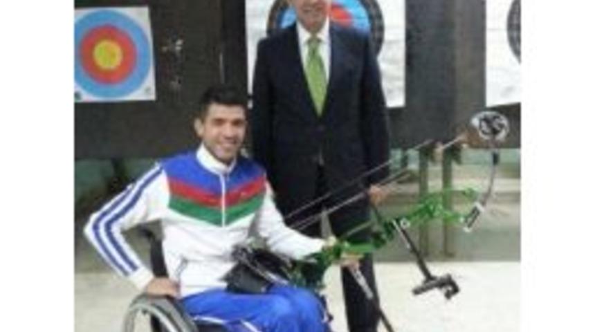 Engelli Ok&ccedil;uya Yay Takımı Hediye Edildi