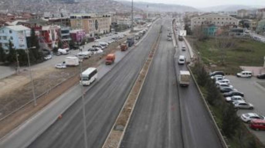 D-605 Yahya Kaptan Girişinde İnşa Edilen K&ouml;pr&uuml;l&uuml; Kavşak Hizmete A&ccedil;ılıyor