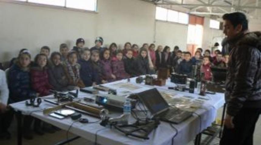 M&uuml;ze &Ouml;ğrencilerin Ayağına G&ouml;t&uuml;r&uuml;ld&uuml;