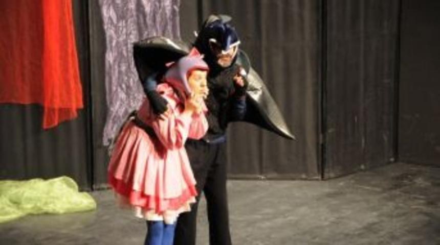 'minik Balığın Macerası' Adlı &Ccedil;ocuk Oyunu &Ccedil;orlu'da Sahnelendi