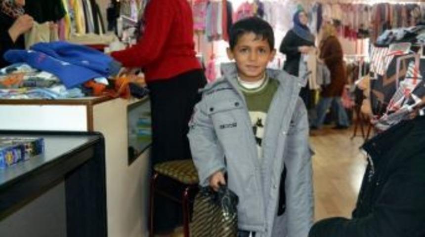 Suriyeli Savaş Mağduru &Ccedil;ocuklara Bursa'dan Tam Destek