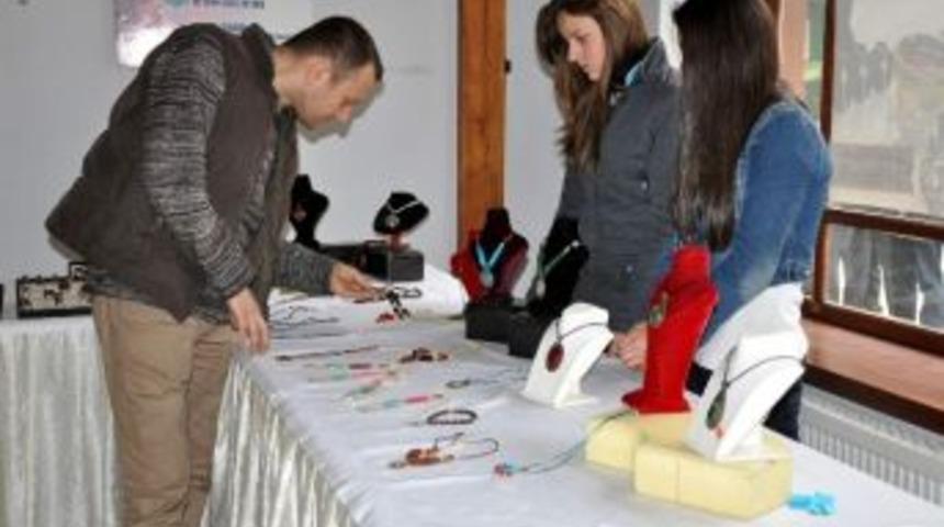 Takı Tasarım &Uuml;retimi Sergisi A&ccedil;ıldı