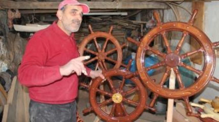 Yaptığı D&uuml;menlerle Teknelere Y&ouml;n Veriyor