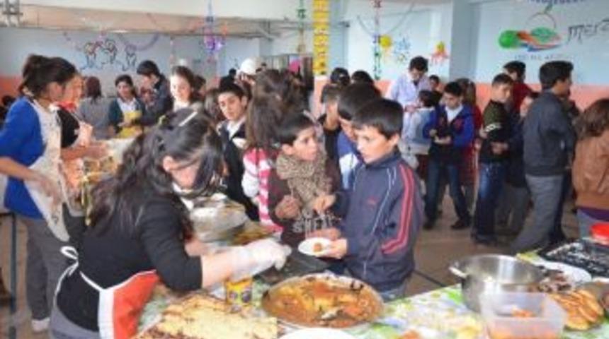 Y&uuml;ksekova'da Yetim &Ccedil;ocuklar Yararına Kermes