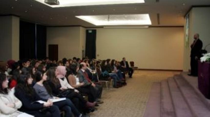 Ua&uuml; &Ouml;ğrencilere Sosyal Medyayı Anlattı