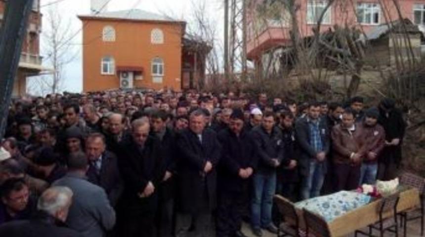 Cansu Sevenlerini Ağlattı