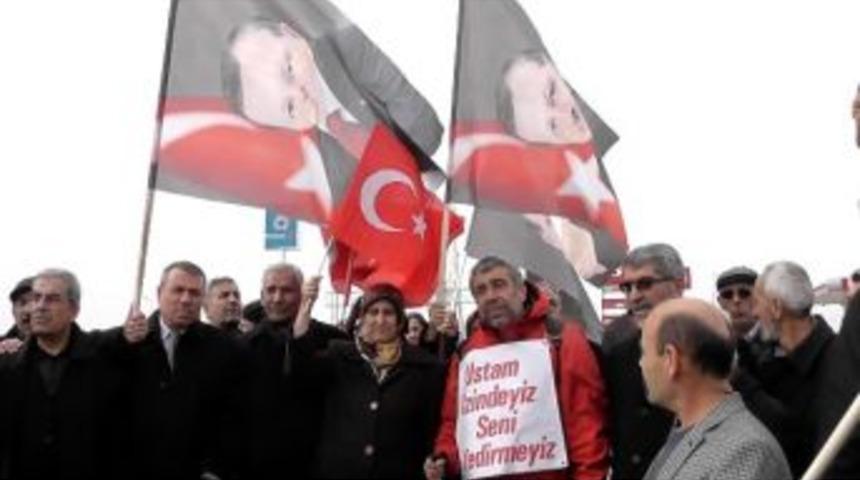 Başbakana Destek İ&ccedil;in Y&uuml;r&uuml;yen &Ccedil;elik Kulu&rsquo;da