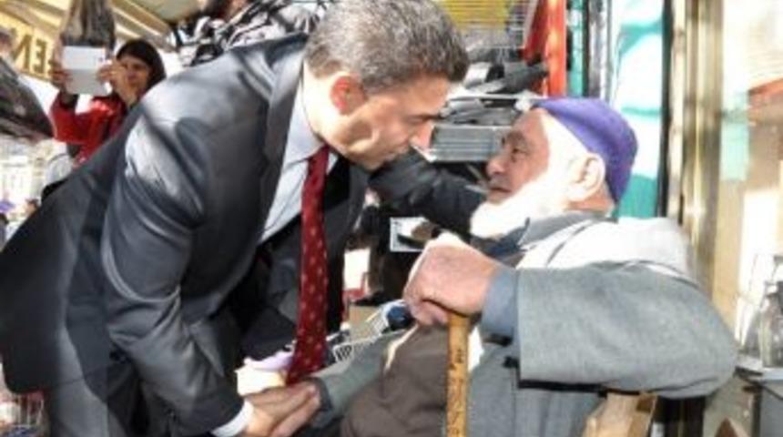 Ak Parti'li Sever Se&ccedil;im &Ccedil;alışmalarını S&uuml;rd&uuml;r&uuml;yor