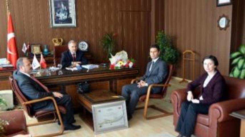 M&uuml;d&uuml;r G&uuml;l, Silifke Toki Ortaokulu İdarecilerini Makamında Kabul Etti