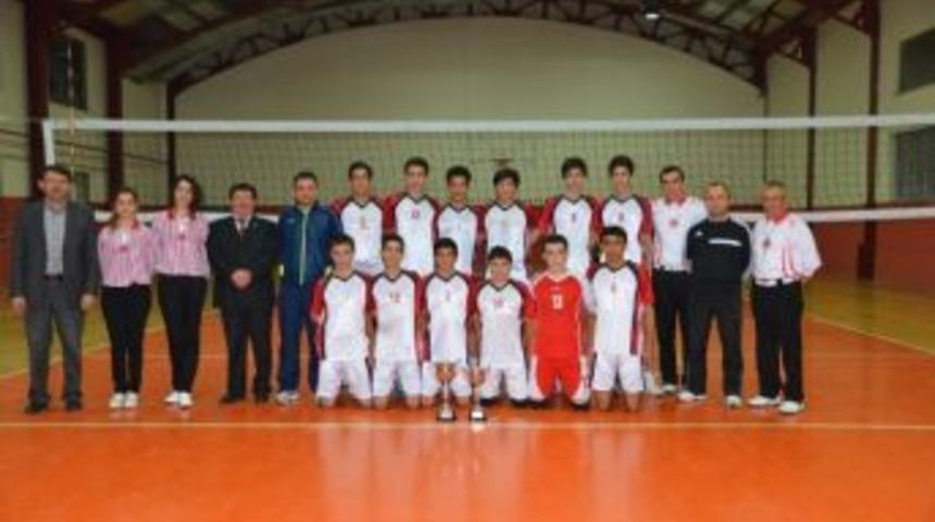 Gen&ccedil; Erkekler Voleybol İl Birinciliği M&uuml;sabakalarında Melikgazi Fırtınası