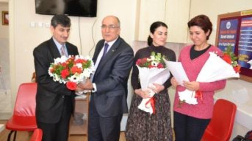 Proje &Ouml;d&uuml;ll&uuml; &Ouml;ğretmenlere Başarı Belgesi Verildi