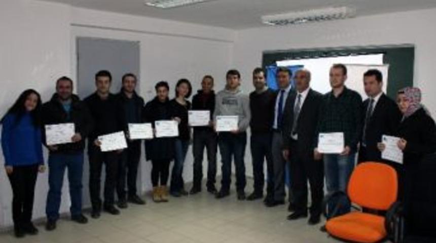 G&uuml;m&uuml;şhane&rsquo;de Gen&ccedil; Girişimciler Sertifikalarını Aldı