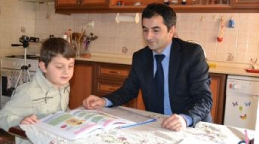 İki Yıldır Evinde Eğitim G&ouml;r&uuml;yor