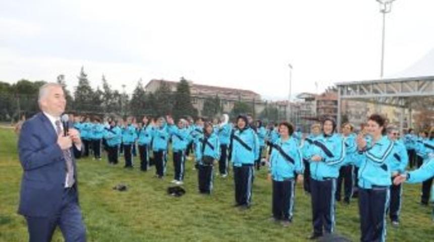 Denizli Belediyesi&rsquo;nden Pilates Yapan Kadınlara Eşofman