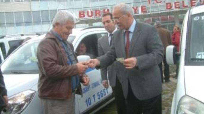 Burhaniye&rsquo;de Yeni Dolmuş Taksiler Hizmete Girdi
